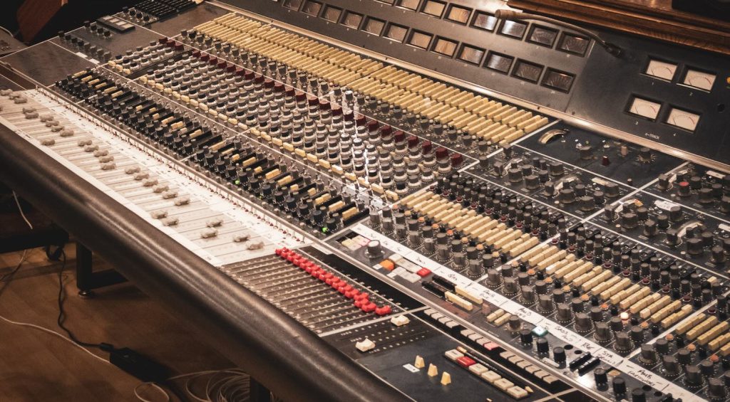 Analogue Consoles: 8028 Console, Sound City